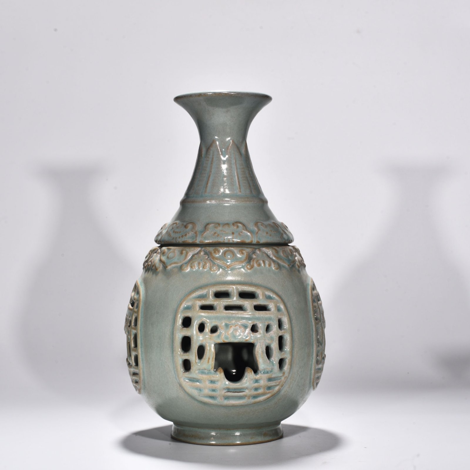 Song Dynasty Ru Kiln sky-green glaze hollow jade pot and spring vase
