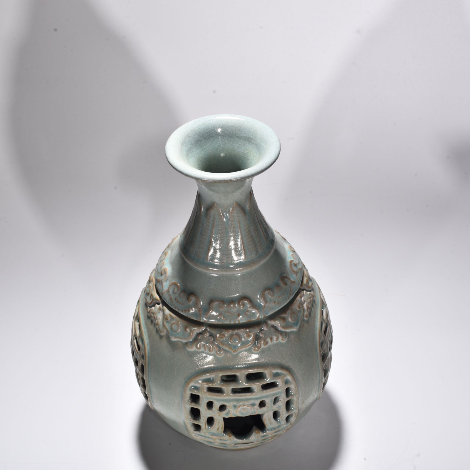 Song Dynasty Ru Kiln sky-green glaze hollow jade pot and spring vase