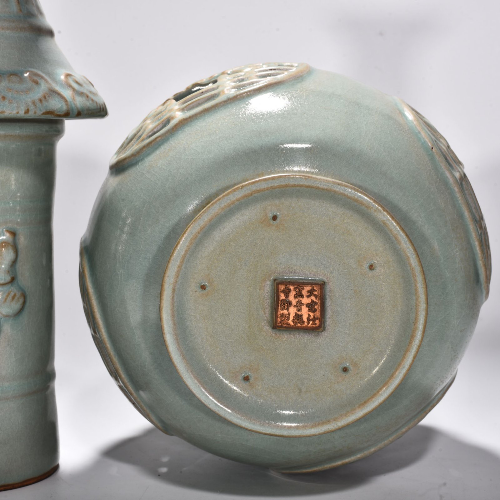 Song Dynasty Ru Kiln sky-green glaze hollow jade pot and spring vase