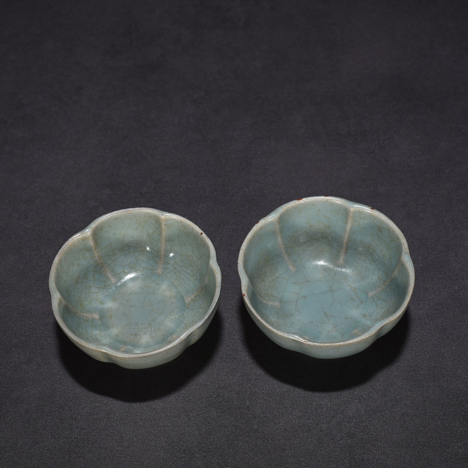 Song Dynasty Ru kiln azure glazed melon cup