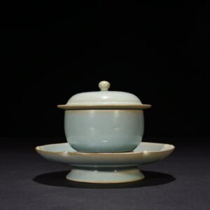 Song Dynasty Ru Kiln azure glazed bowl with holder and lid