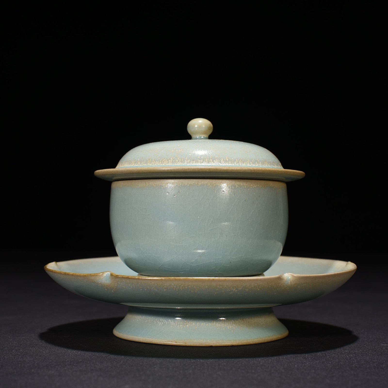 Song Dynasty Ru Kiln azure glazed bowl with holder and lid