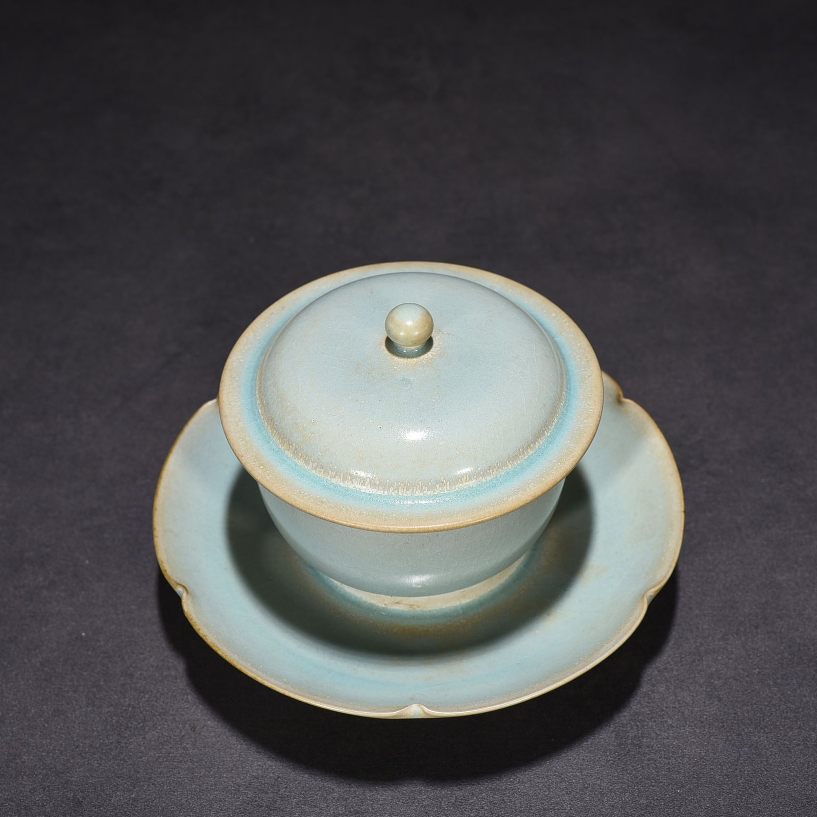 Song Dynasty Ru Kiln azure glazed bowl with holder and lid