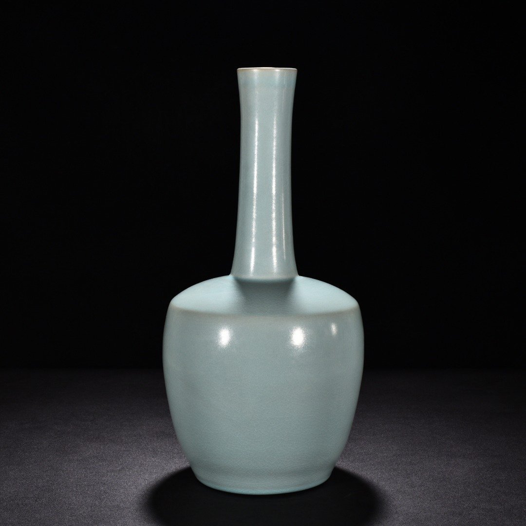 Song Dynasty Ru kiln azure glaze paper mallet vase