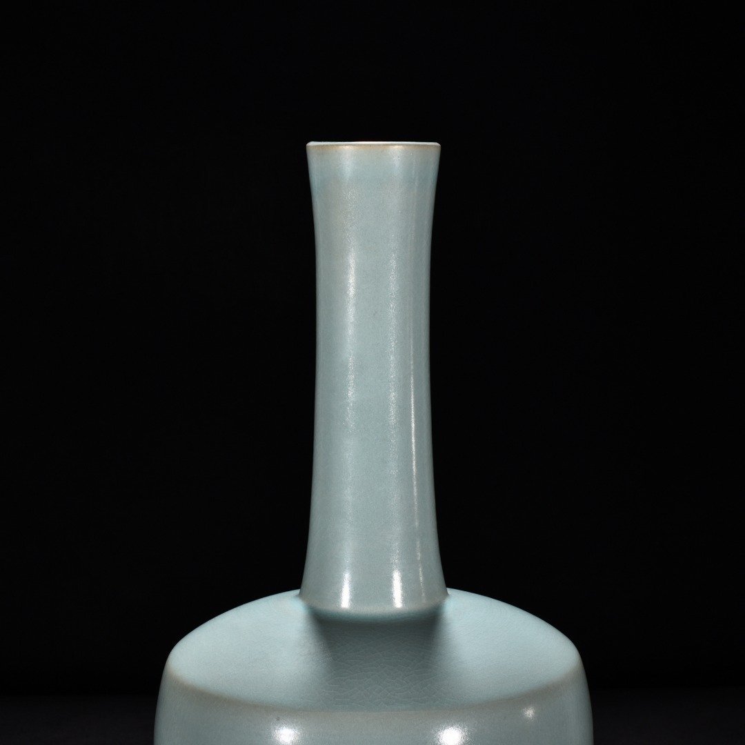 Song Dynasty Ru kiln azure glaze paper mallet vase