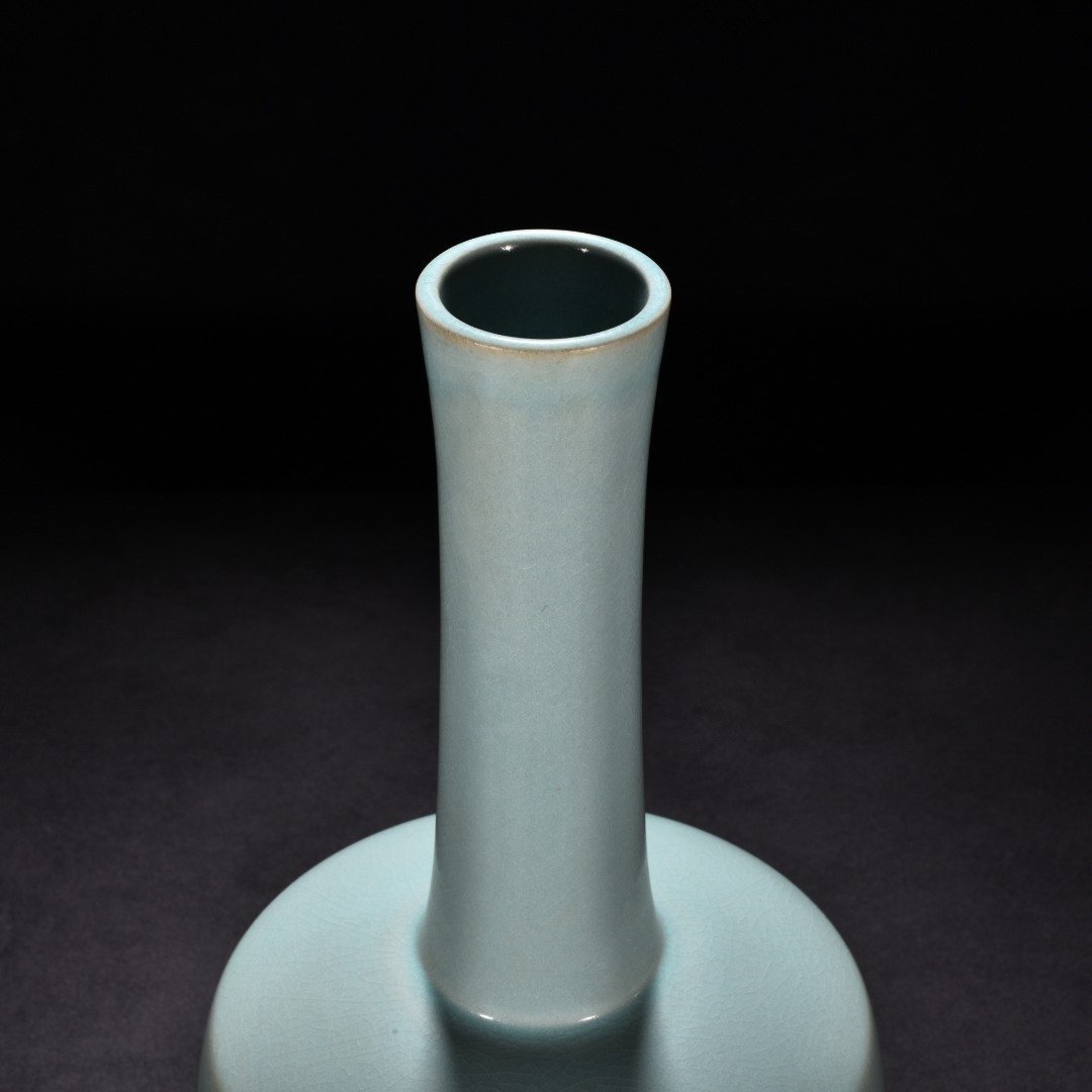 Song Dynasty Ru kiln azure glaze paper mallet vase