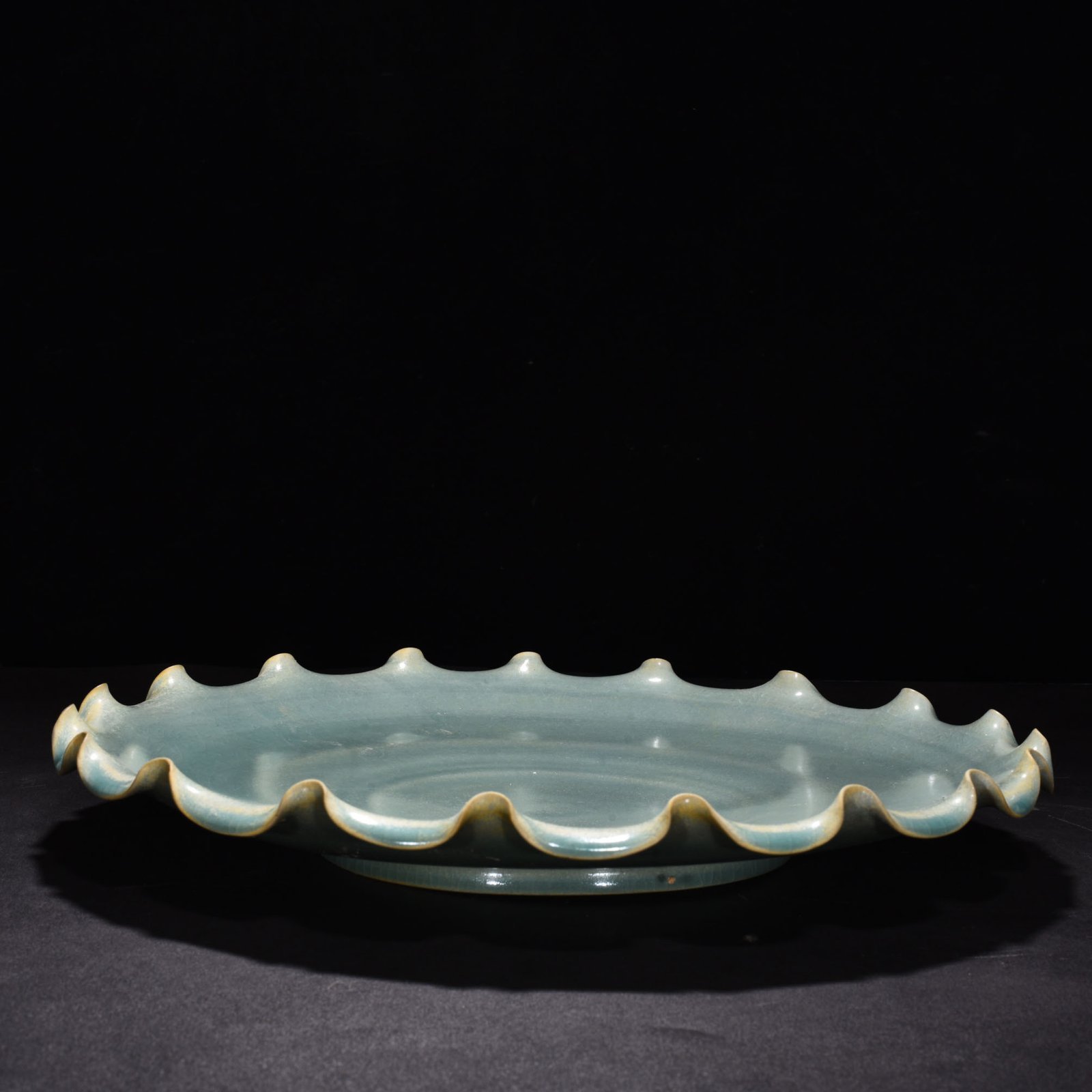 Song Dynasty Ru Kiln azure glaze flower mouth hanging plate
