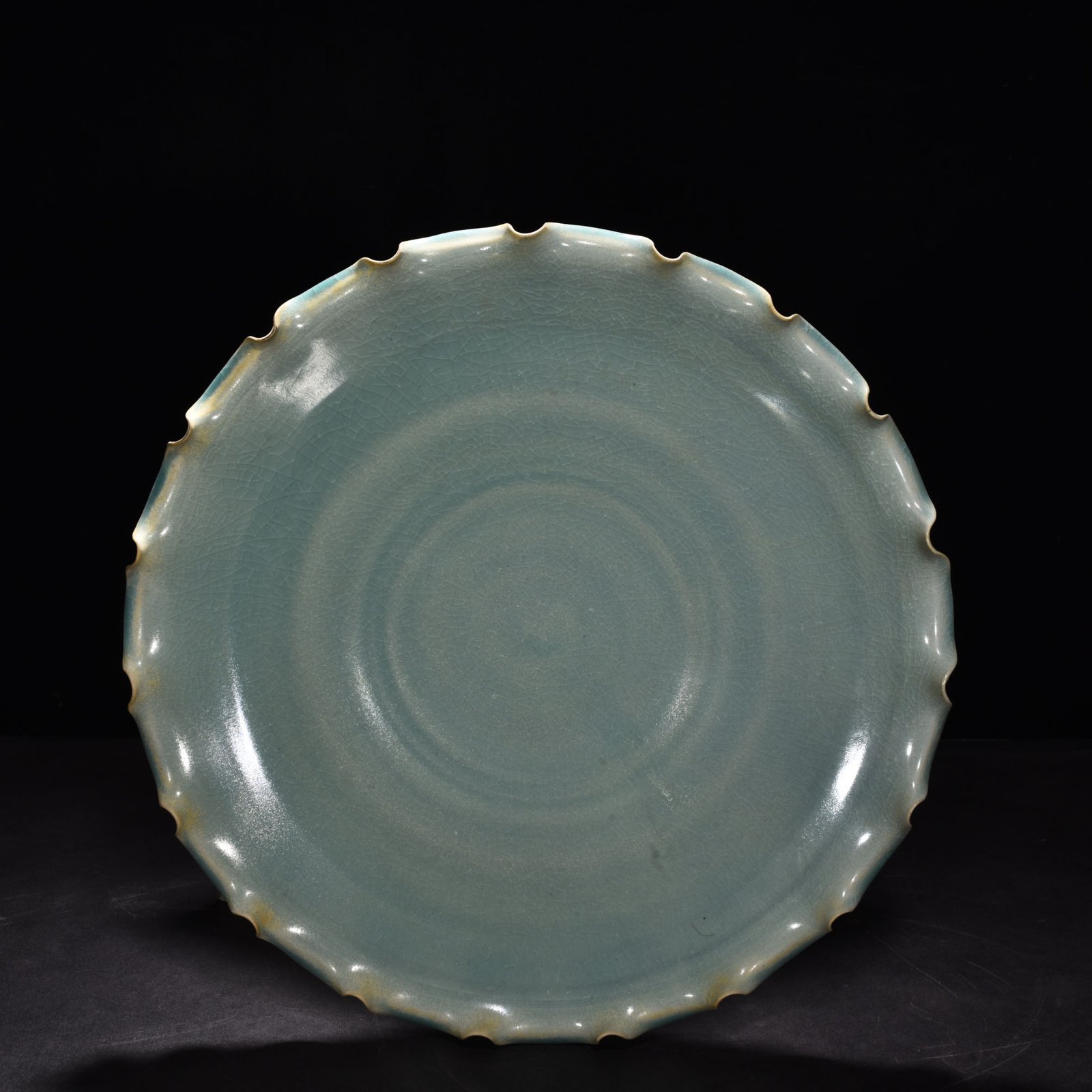 Song Dynasty Ru Kiln azure glaze flower mouth hanging plate