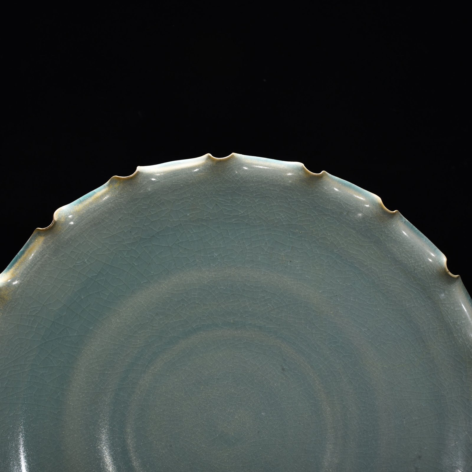 Song Dynasty Ru Kiln azure glaze flower mouth hanging plate