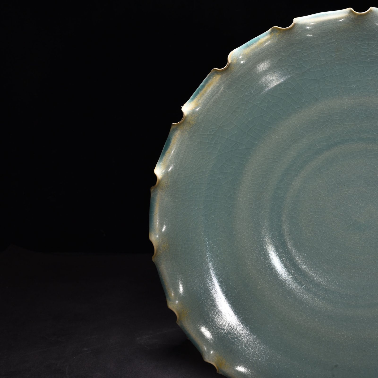 Song Dynasty Ru Kiln azure glaze flower mouth hanging plate