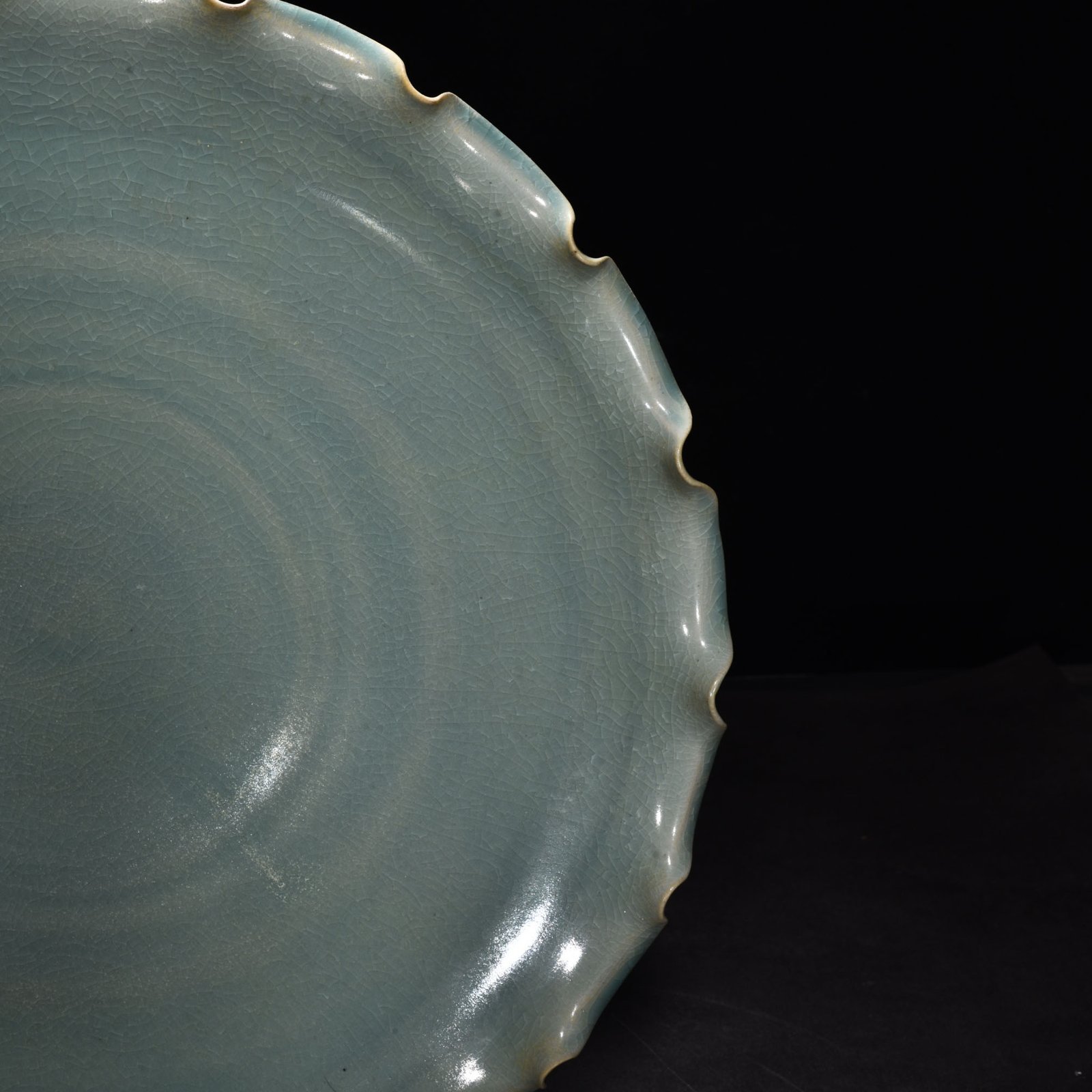Song Dynasty Ru Kiln azure glaze flower mouth hanging plate