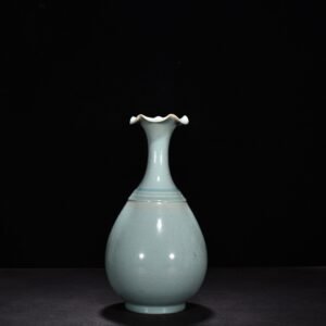 Song Dynasty Ru kiln azure glaze flower mouth jade pot spring vase