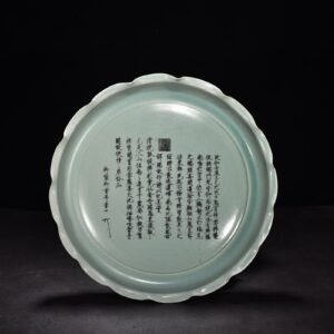 Song Dynasty Ru kiln azure glaze flower mouth plate