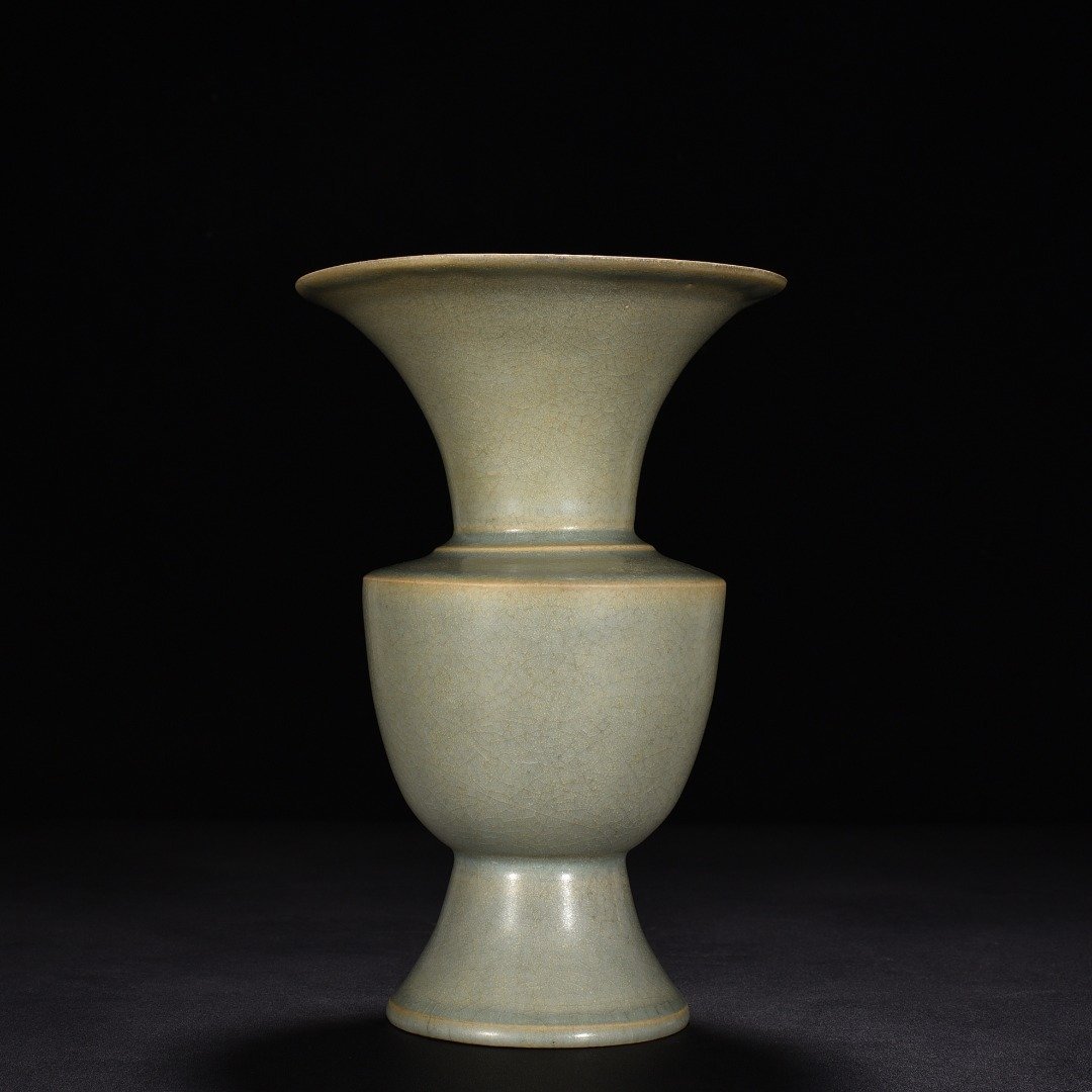 Song Dynasty Ru kiln azure glaze flower goblet