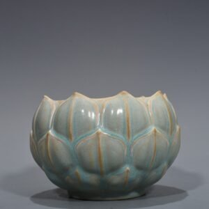Song Dynasty Ru kiln azure glaze lotus wash