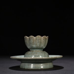 Song Dynasty Ru kiln azure glaze lotus lamp holder