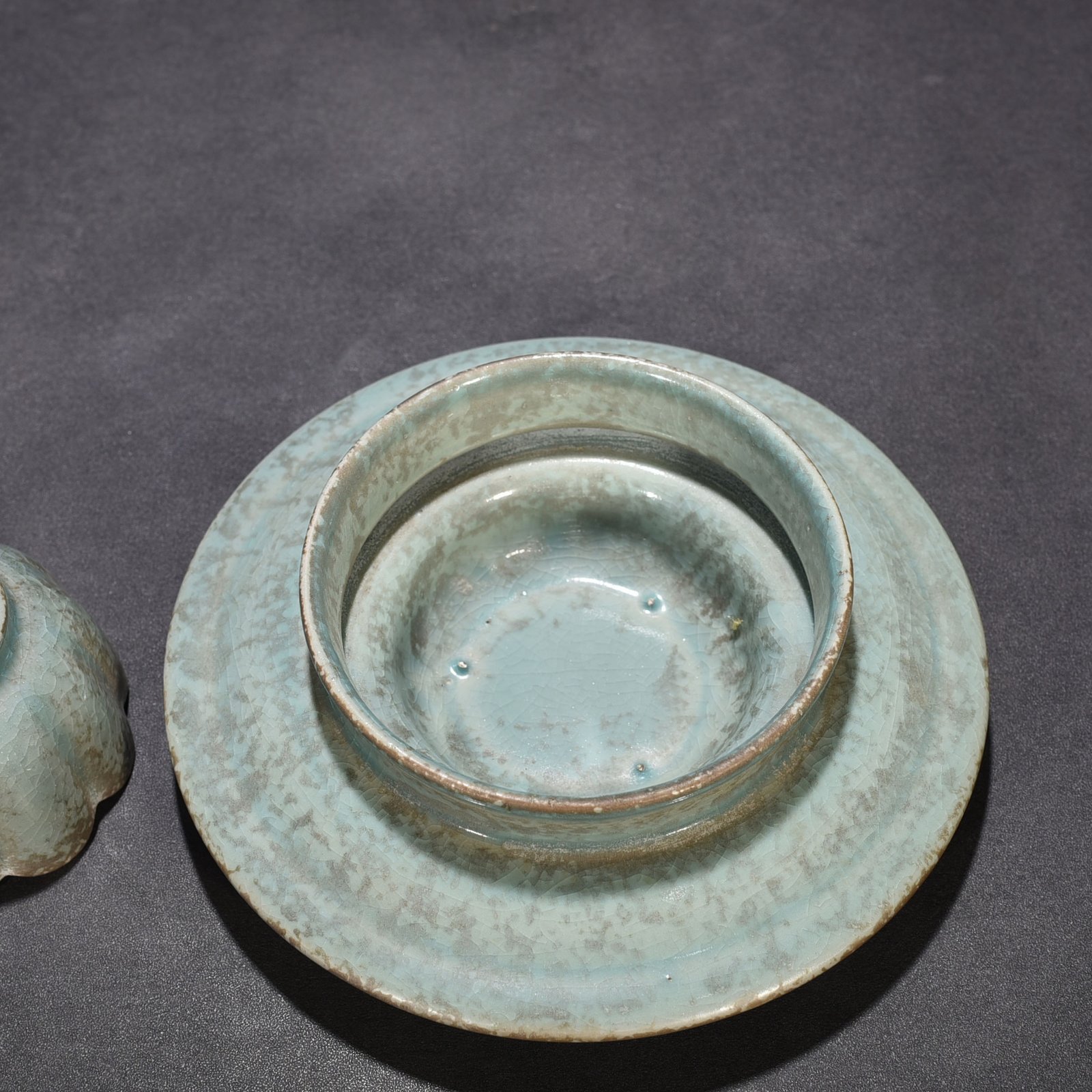 Song Dynasty Ru kiln azure glaze lotus lamp holder