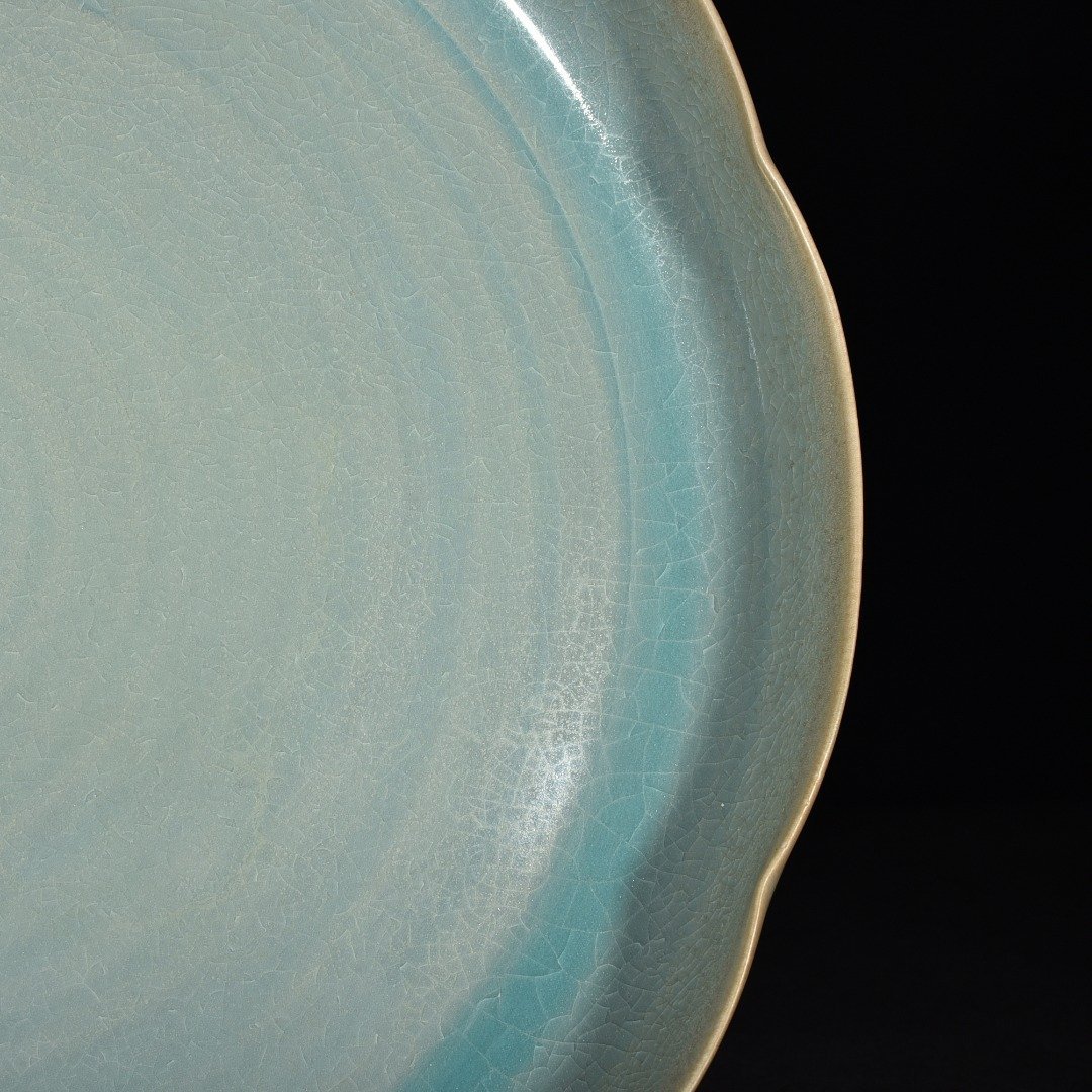 Song Dynasty Ru kiln azure glazed sunflower mouth large plate
