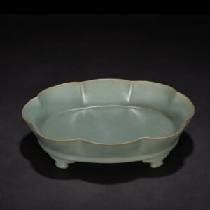 Song Dynasty Ru kiln azure glaze sunflower water fairy basin