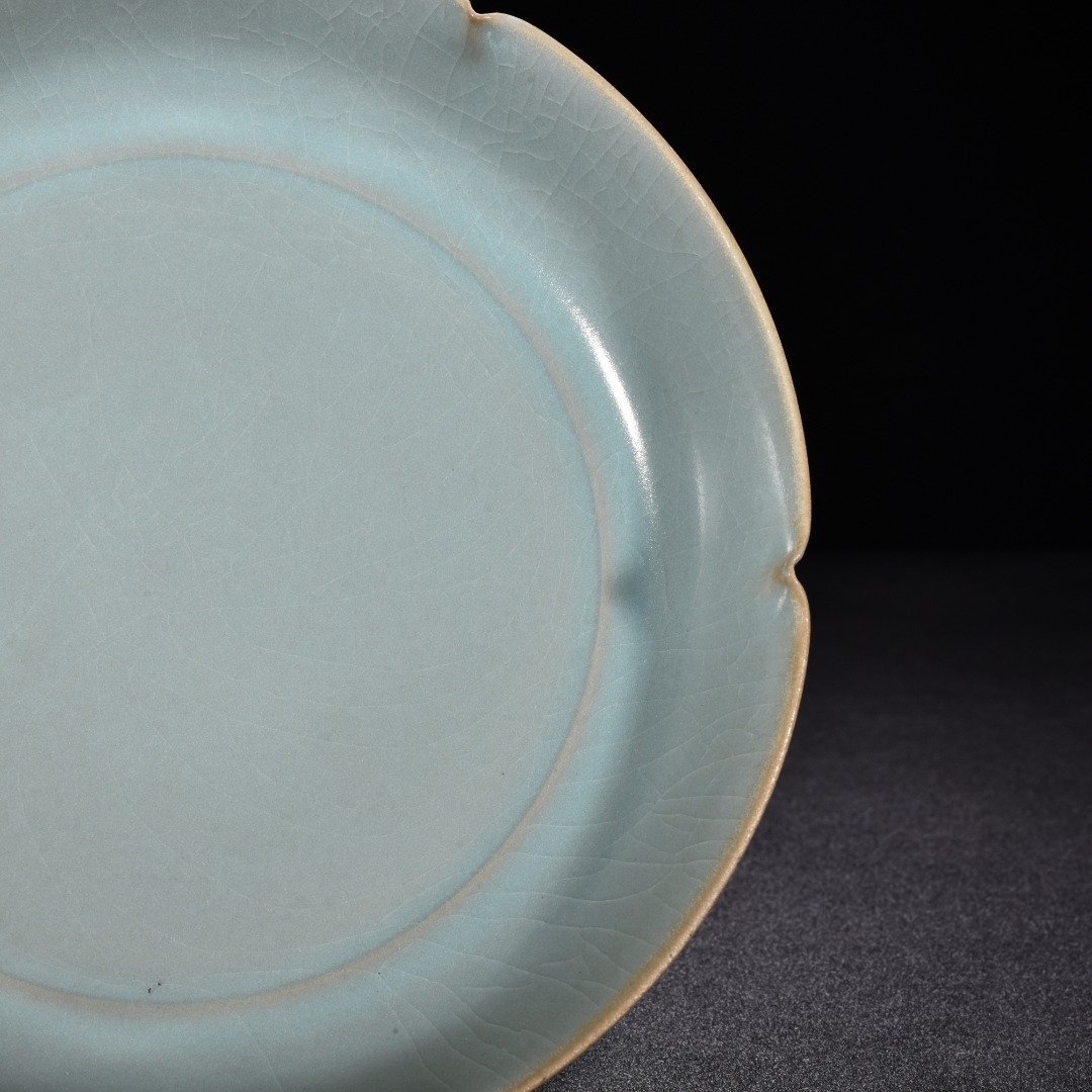 Song Dynasty Ru kiln azure glaze sunflower wash