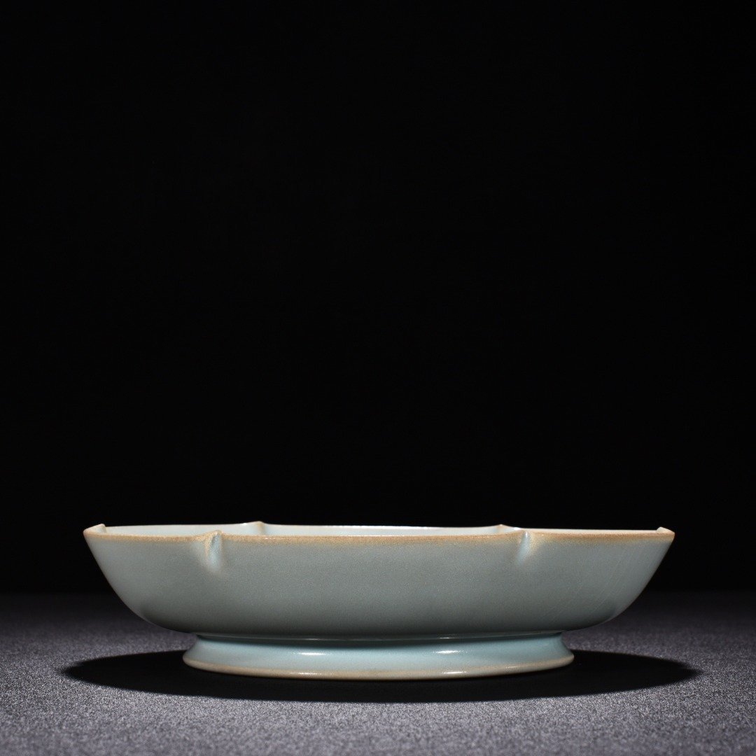 Song Dynasty Ru kiln azure glaze sunflower wash