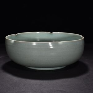 Song Dynasty Ru kiln azure glaze sunflower mouth bowl