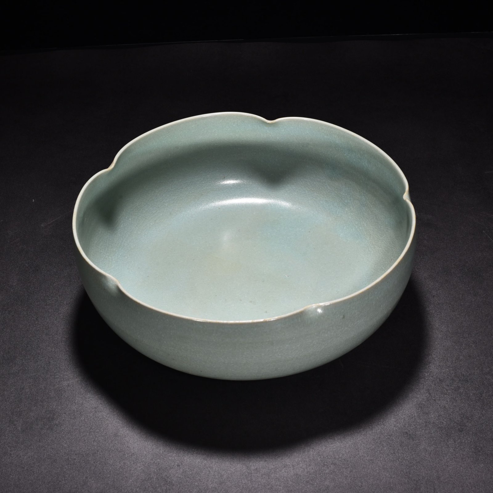 Song Dynasty Ru kiln azure glaze sunflower mouth bowl
