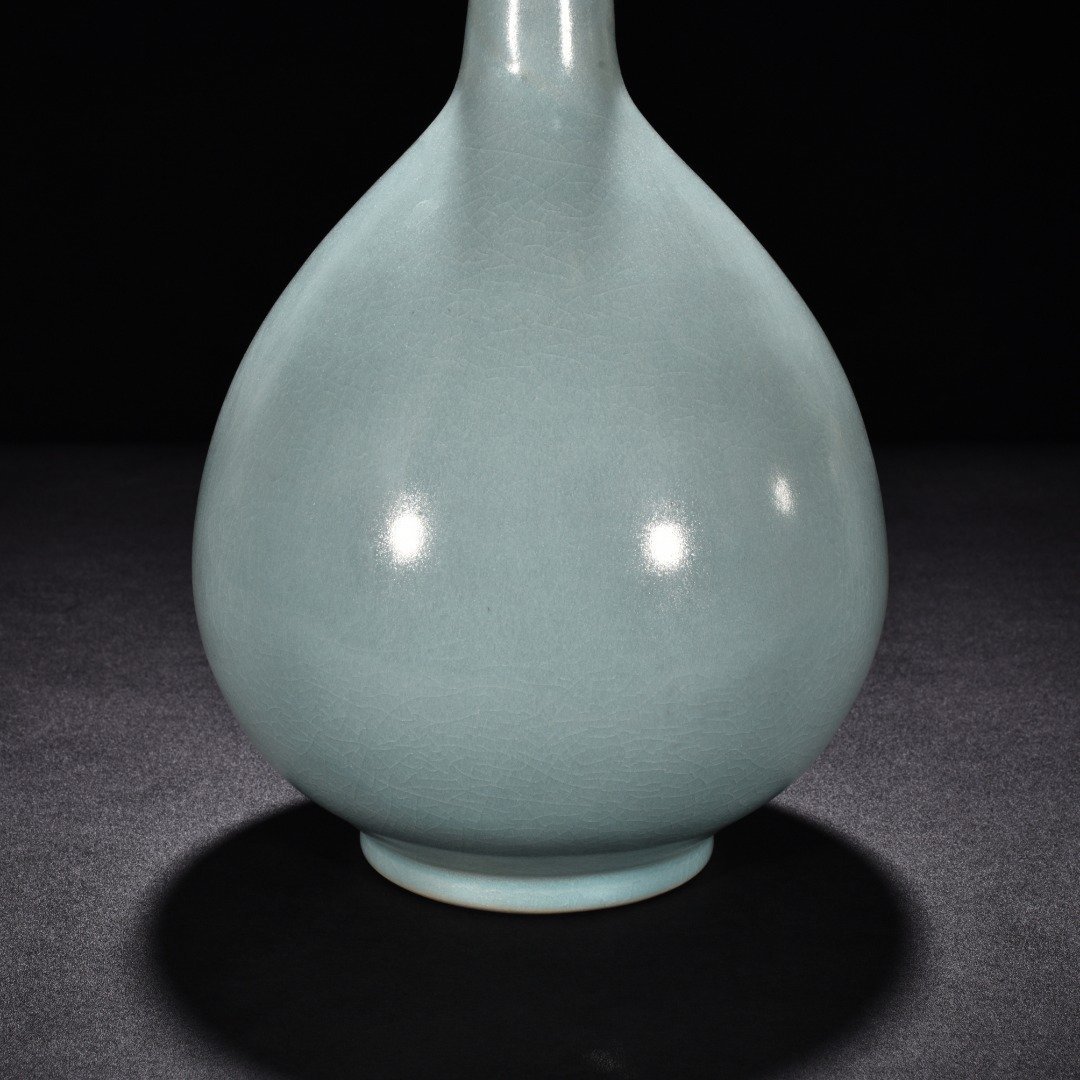 Song Dynasty Ru kiln azure glaze long-necked bile vase