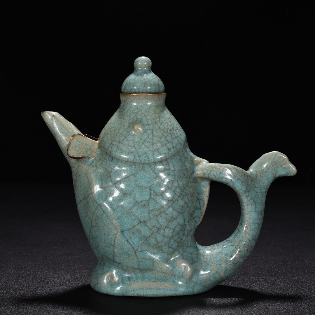 Song Dynasty Ru kiln sky blue glaze fish pot