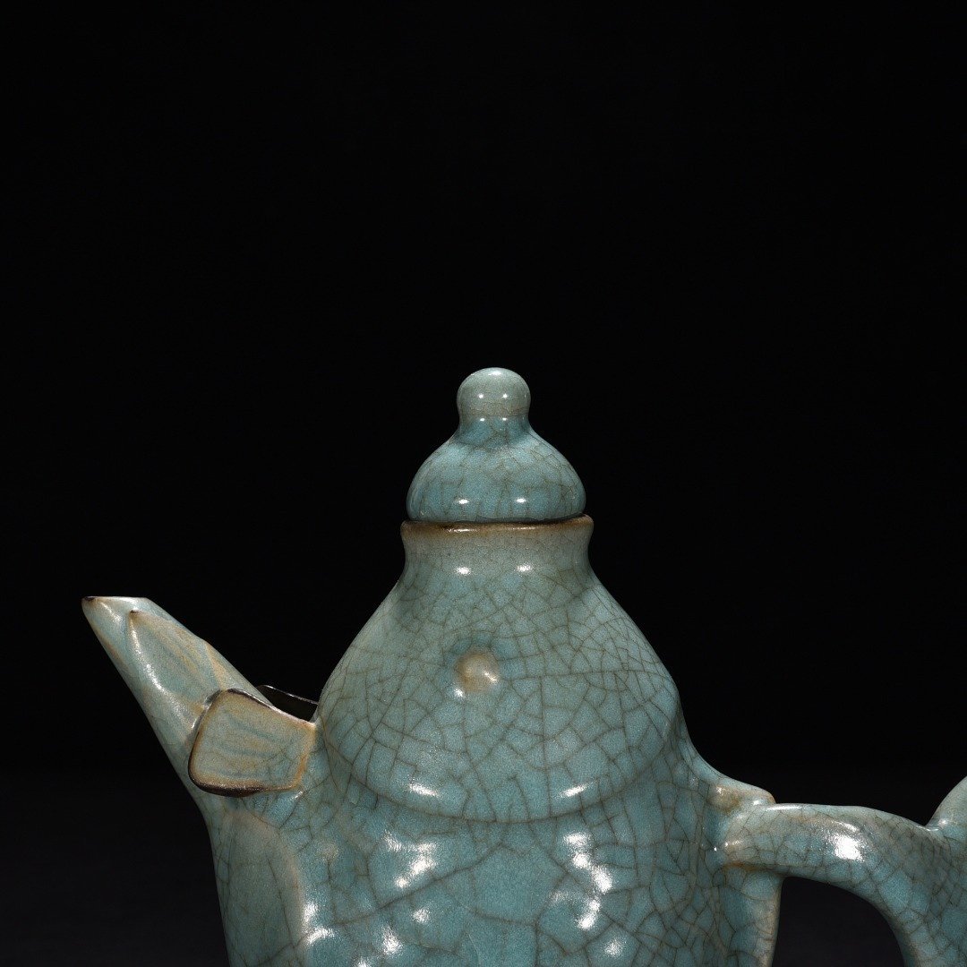 Song Dynasty Ru kiln sky blue glaze fish pot