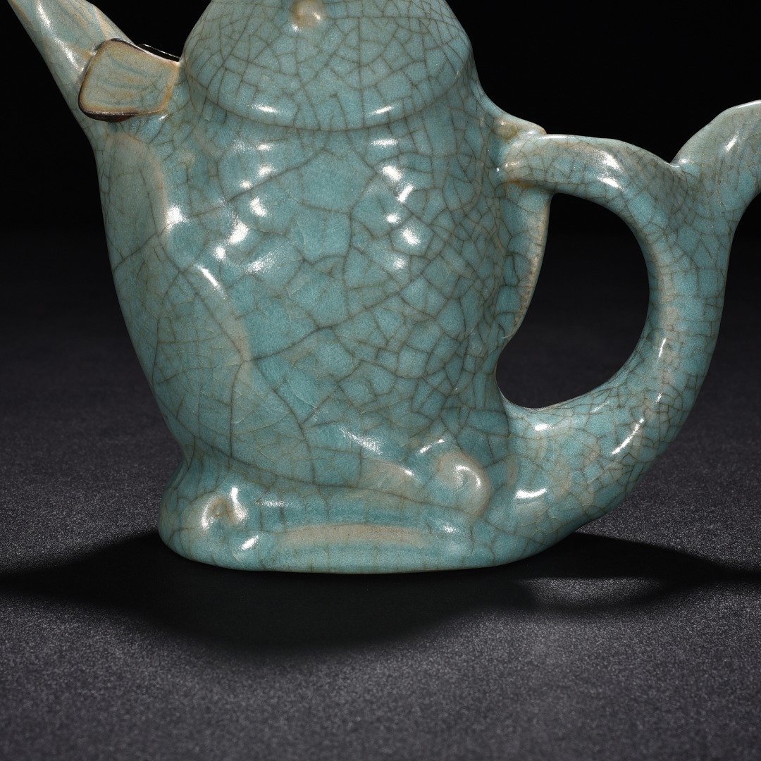 Song Dynasty Ru kiln sky blue glaze fish pot