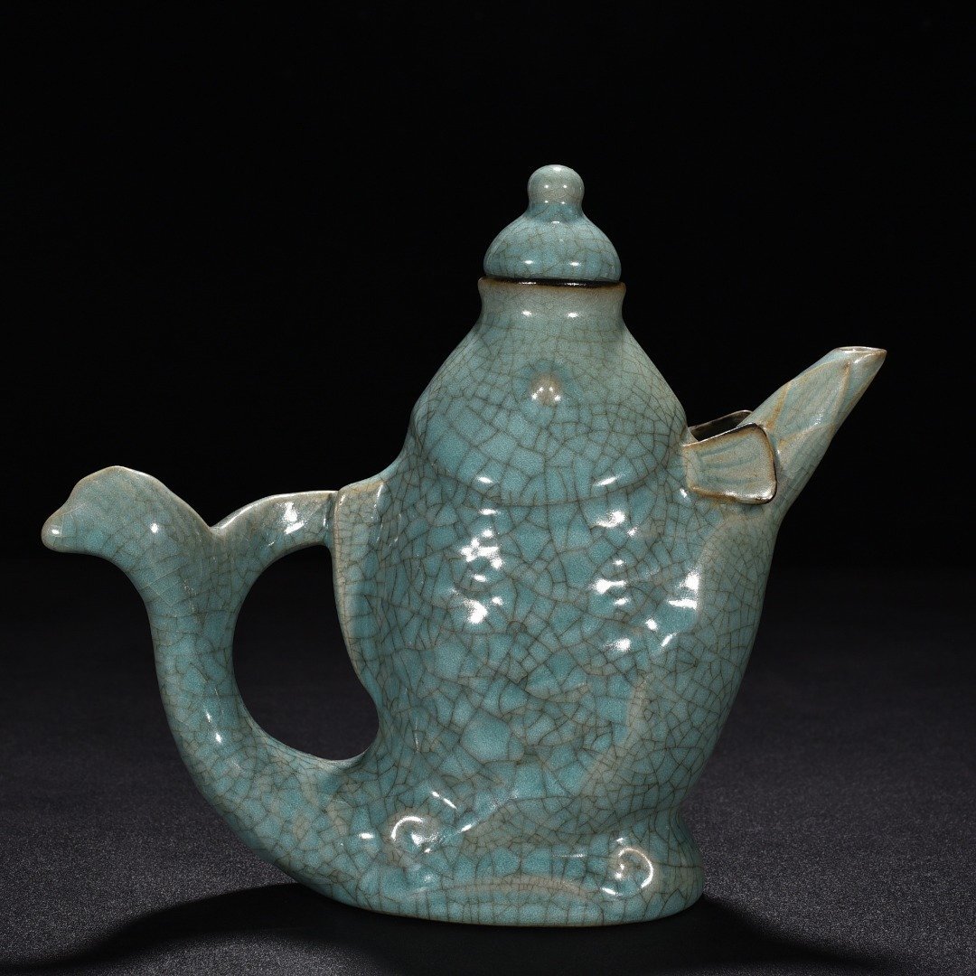 Song Dynasty Ru kiln sky blue glaze fish pot