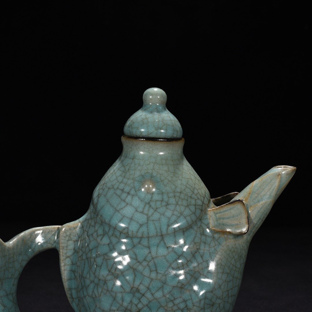 Song Dynasty Ru kiln sky blue glaze fish pot