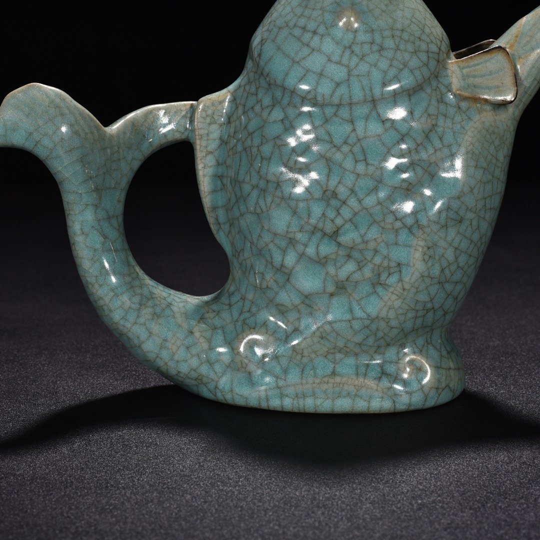 Song Dynasty Ru kiln sky blue glaze fish pot