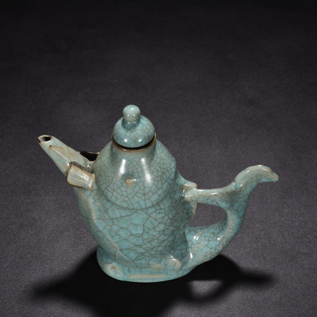 Song Dynasty Ru kiln sky blue glaze fish pot