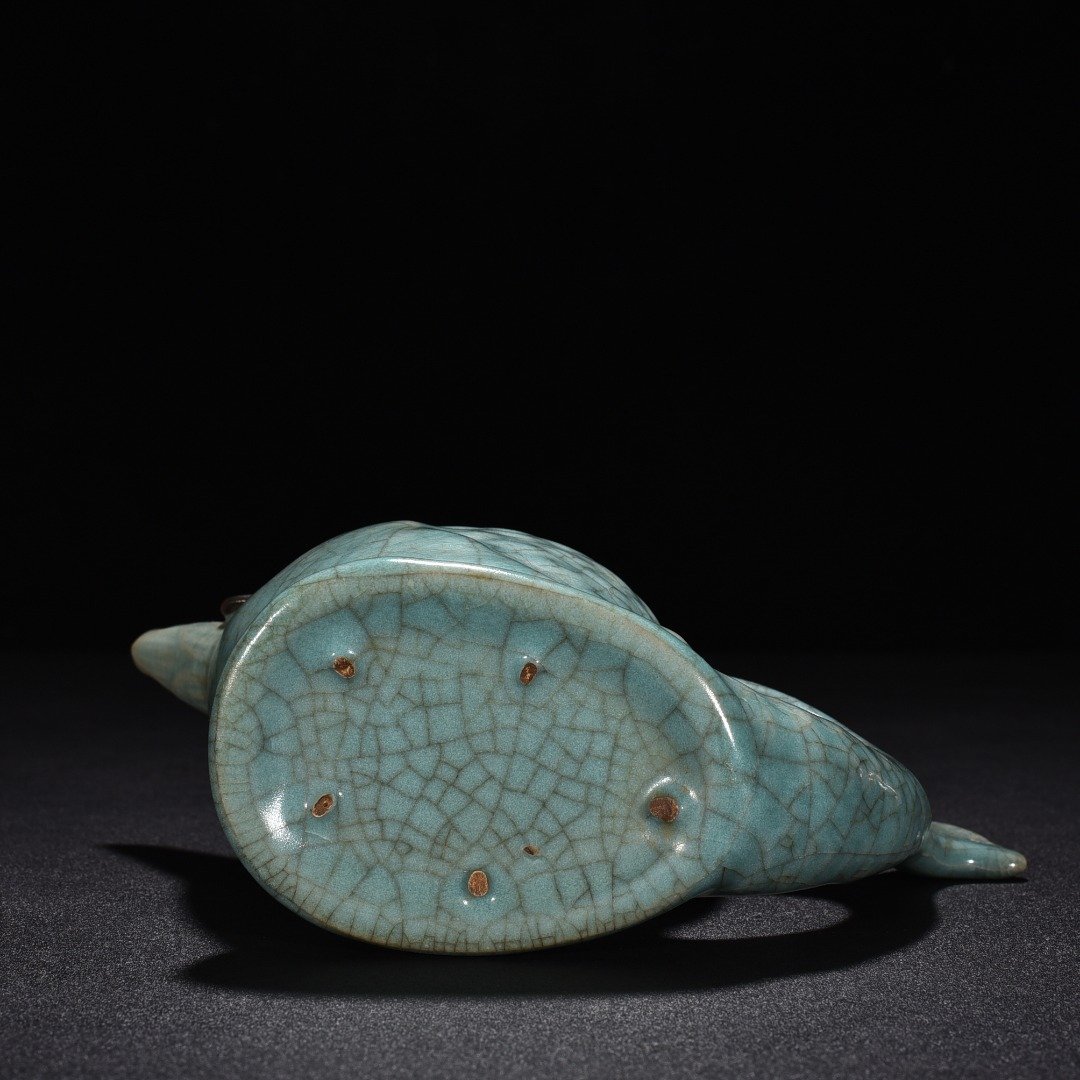 Song Dynasty Ru kiln sky blue glaze fish pot