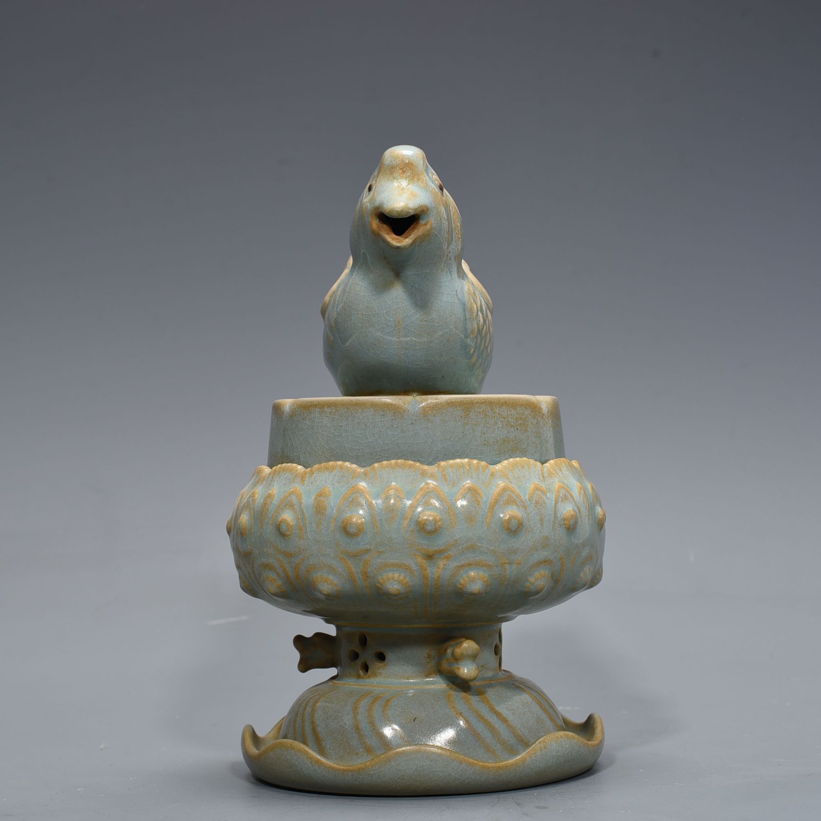 Song Dynasty Ru kiln azure glaze mandarin duck smoker