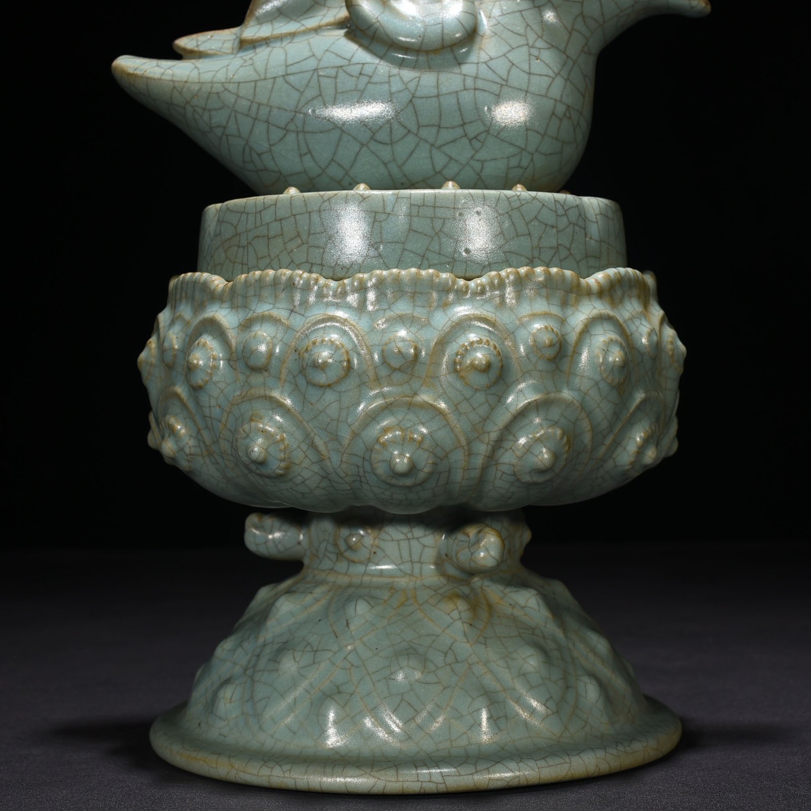 Song Dynasty Ru kiln azure glaze mandarin duck smoker