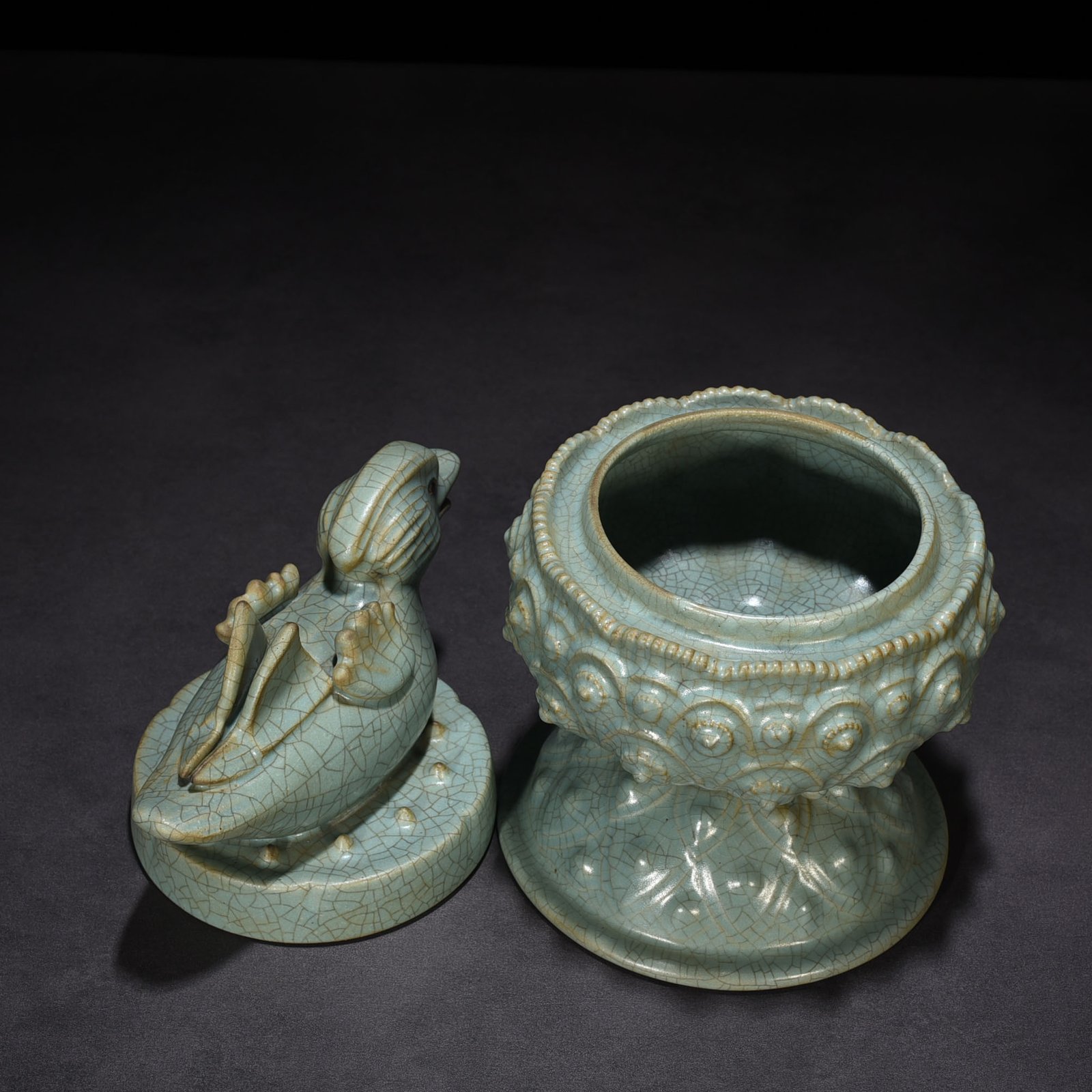 Song Dynasty Ru kiln azure glaze mandarin duck smoker