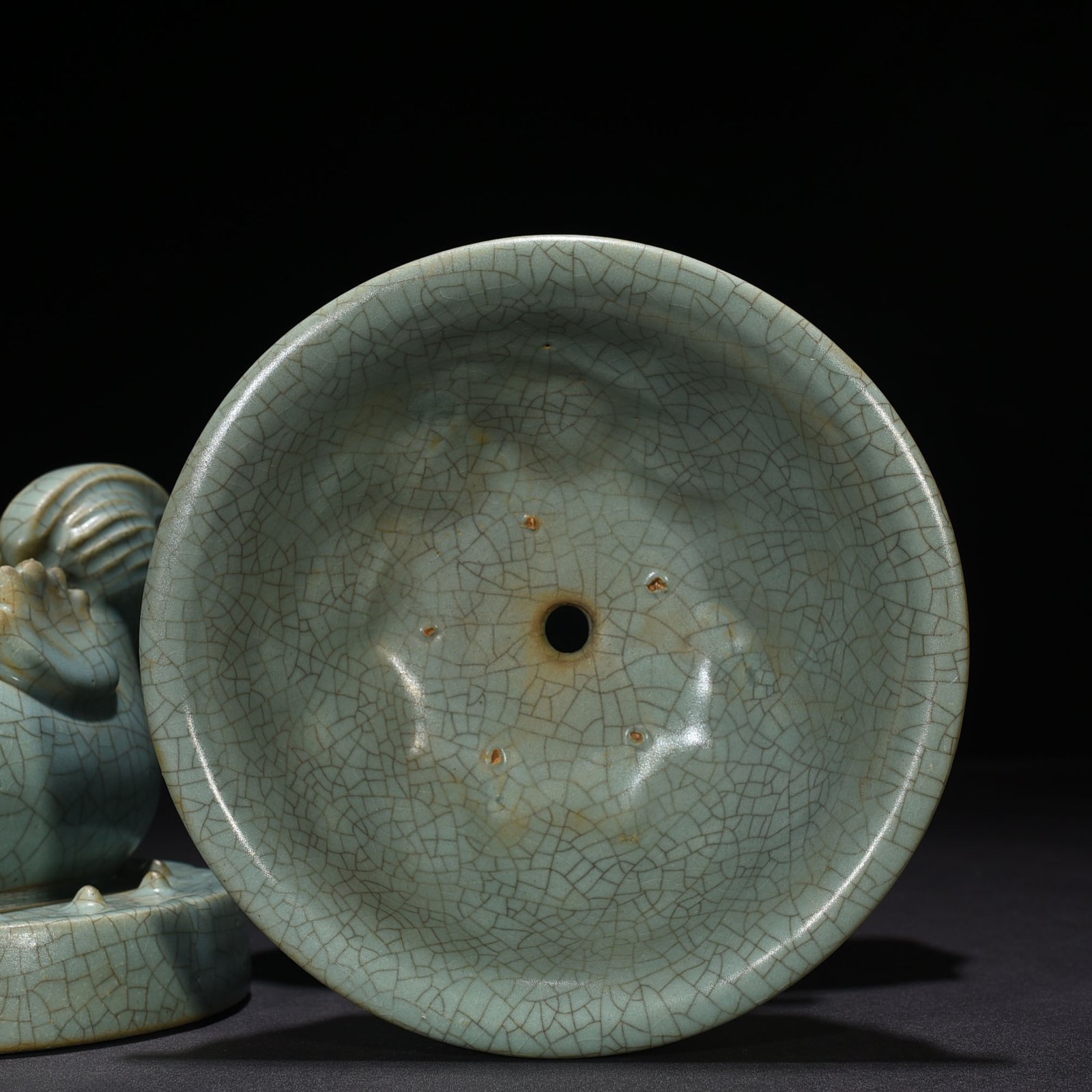 Song Dynasty Ru kiln azure glaze mandarin duck smoker