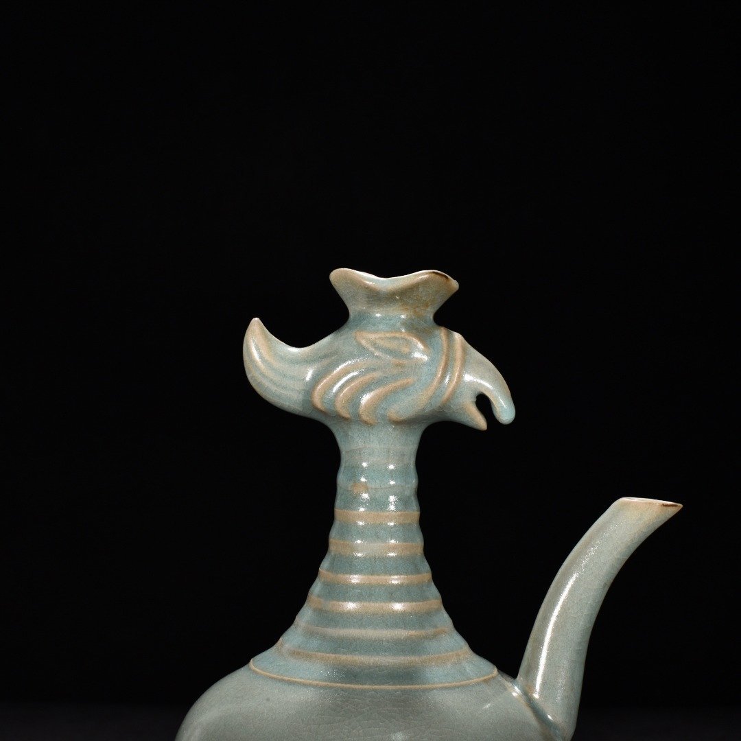Song Dynasty Ru kiln azure glazed eagle head pot