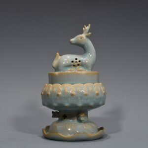 Song Dynasty Ru kiln azure glaze deer fumigation furnace