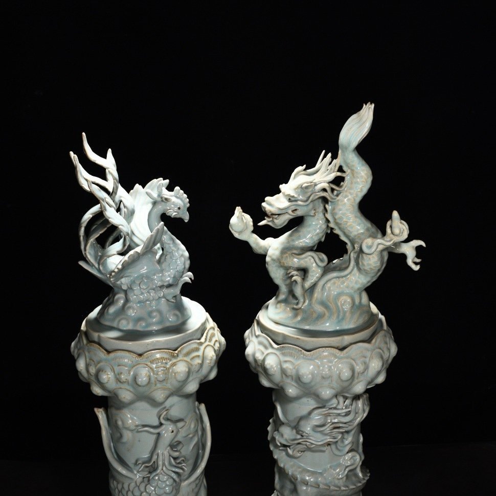 Song Dynasty Ru Kiln azure glaze dragon and phoenix pattern incense burner