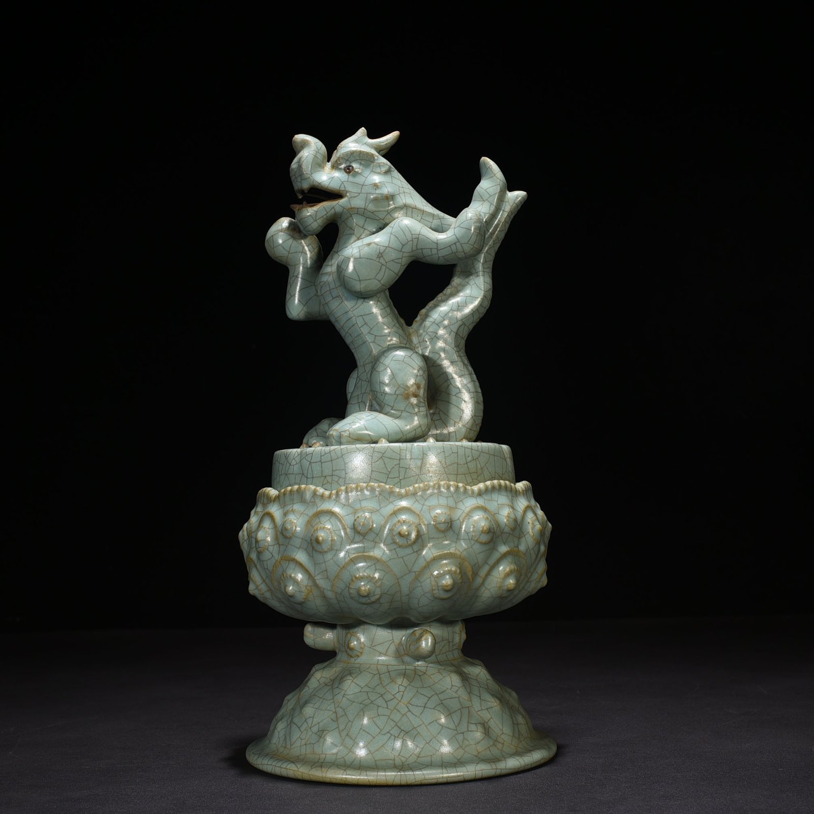 Song Dynasty Ru kiln azure glaze dragon fumigator