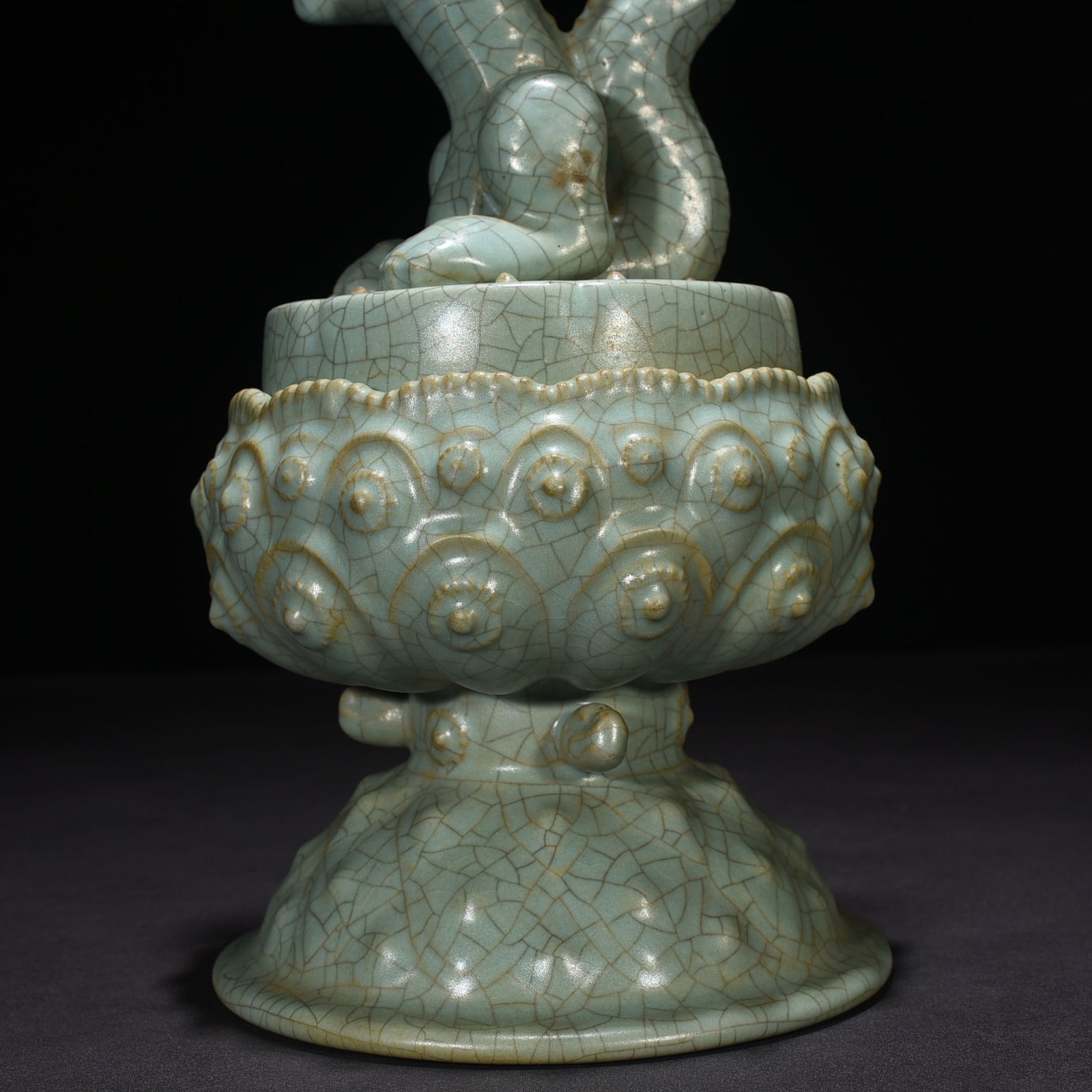 Song Dynasty Ru kiln azure glaze dragon fumigator