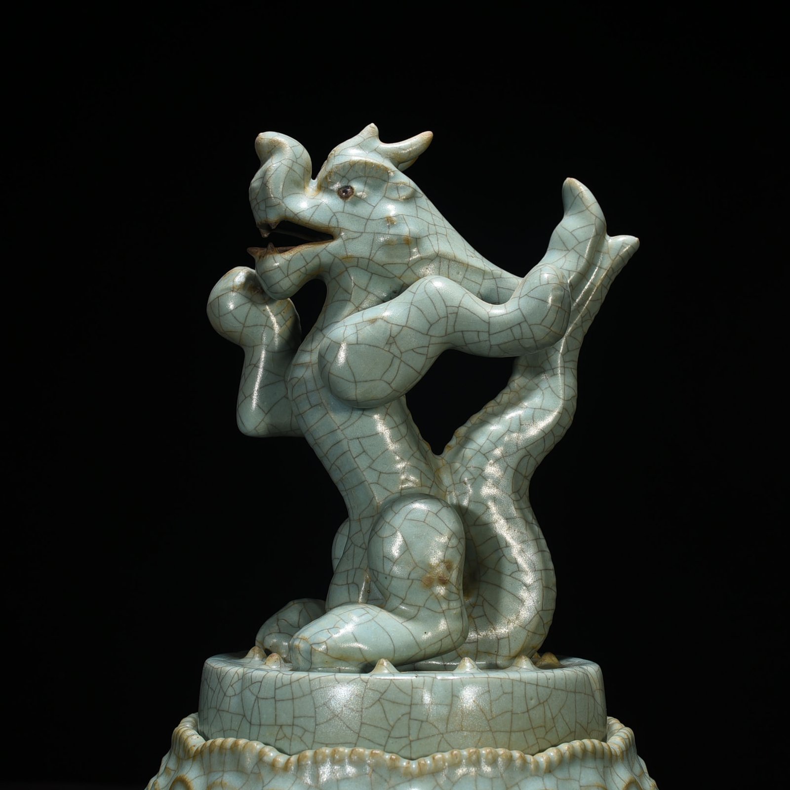 Song Dynasty Ru kiln azure glaze dragon fumigator