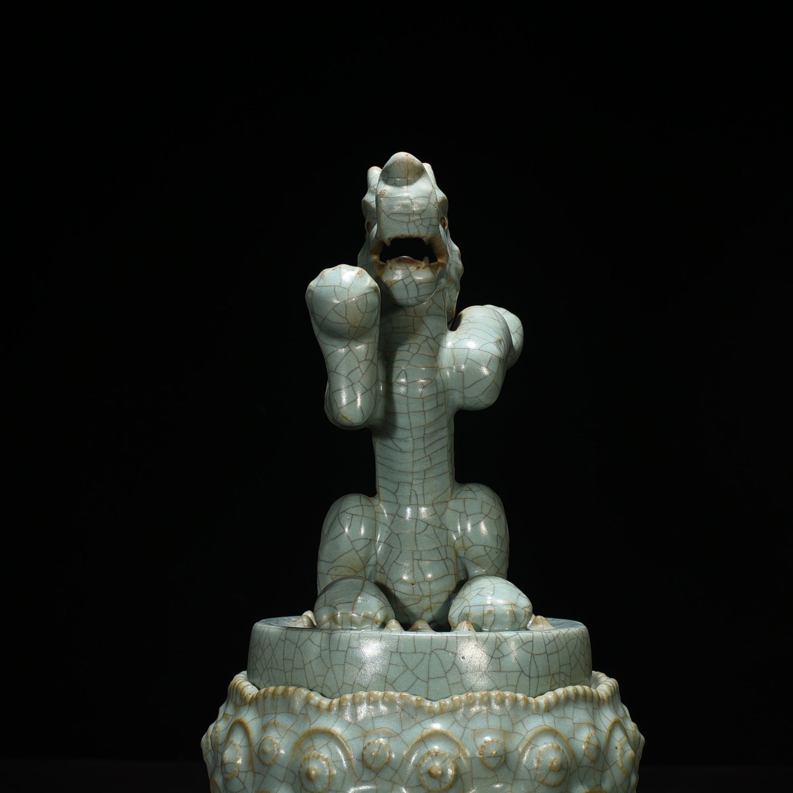 Song Dynasty Ru kiln azure glaze dragon fumigator