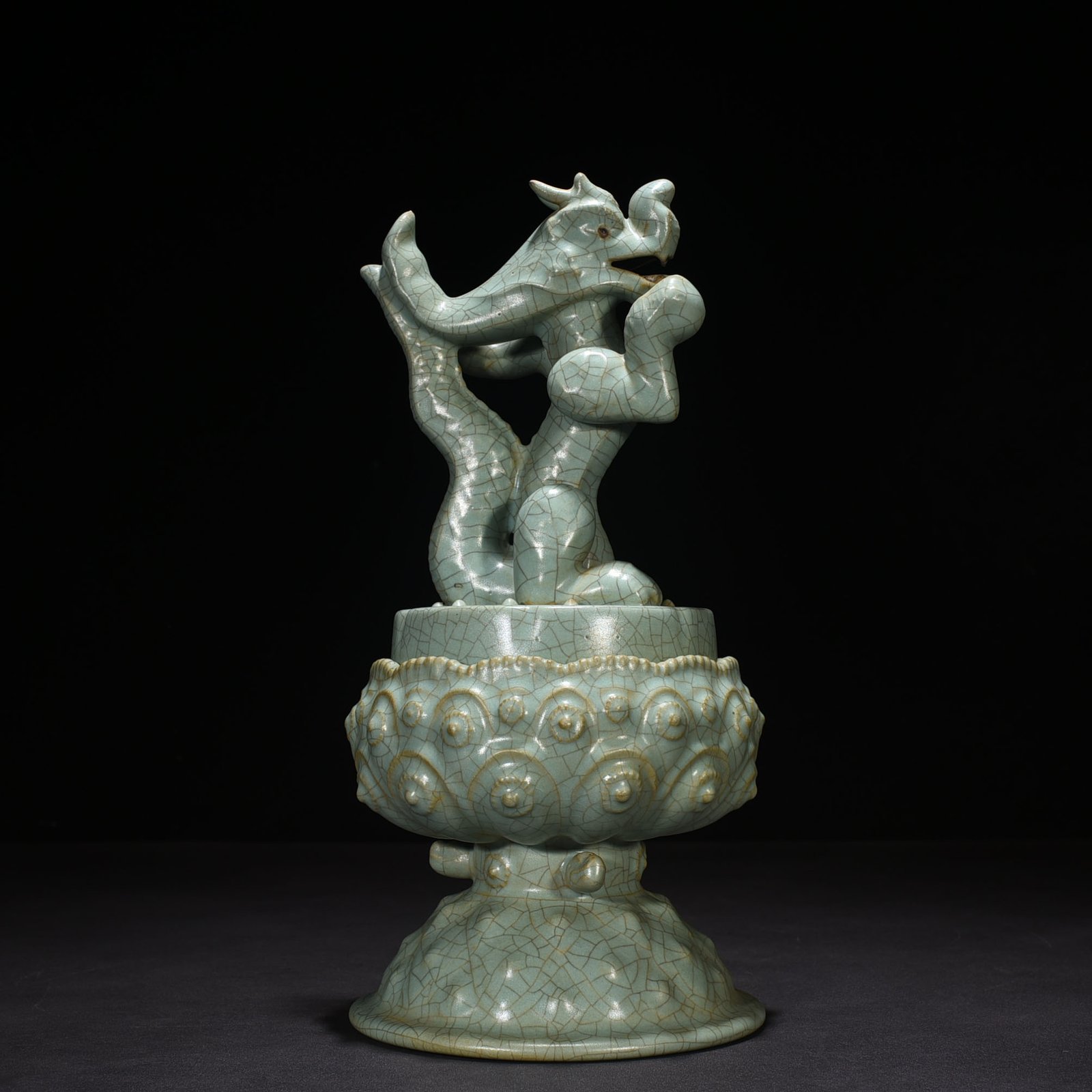 Song Dynasty Ru kiln azure glaze dragon fumigator