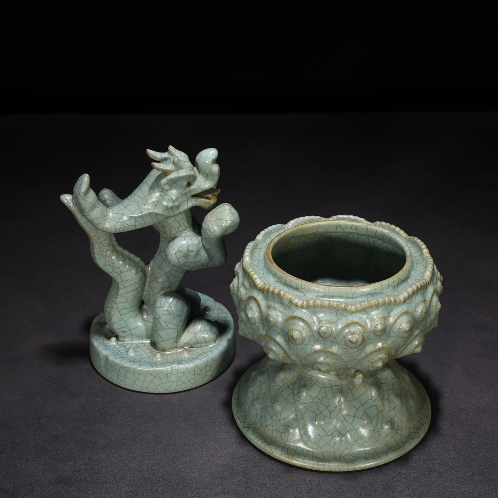 Song Dynasty Ru kiln azure glaze dragon fumigator
