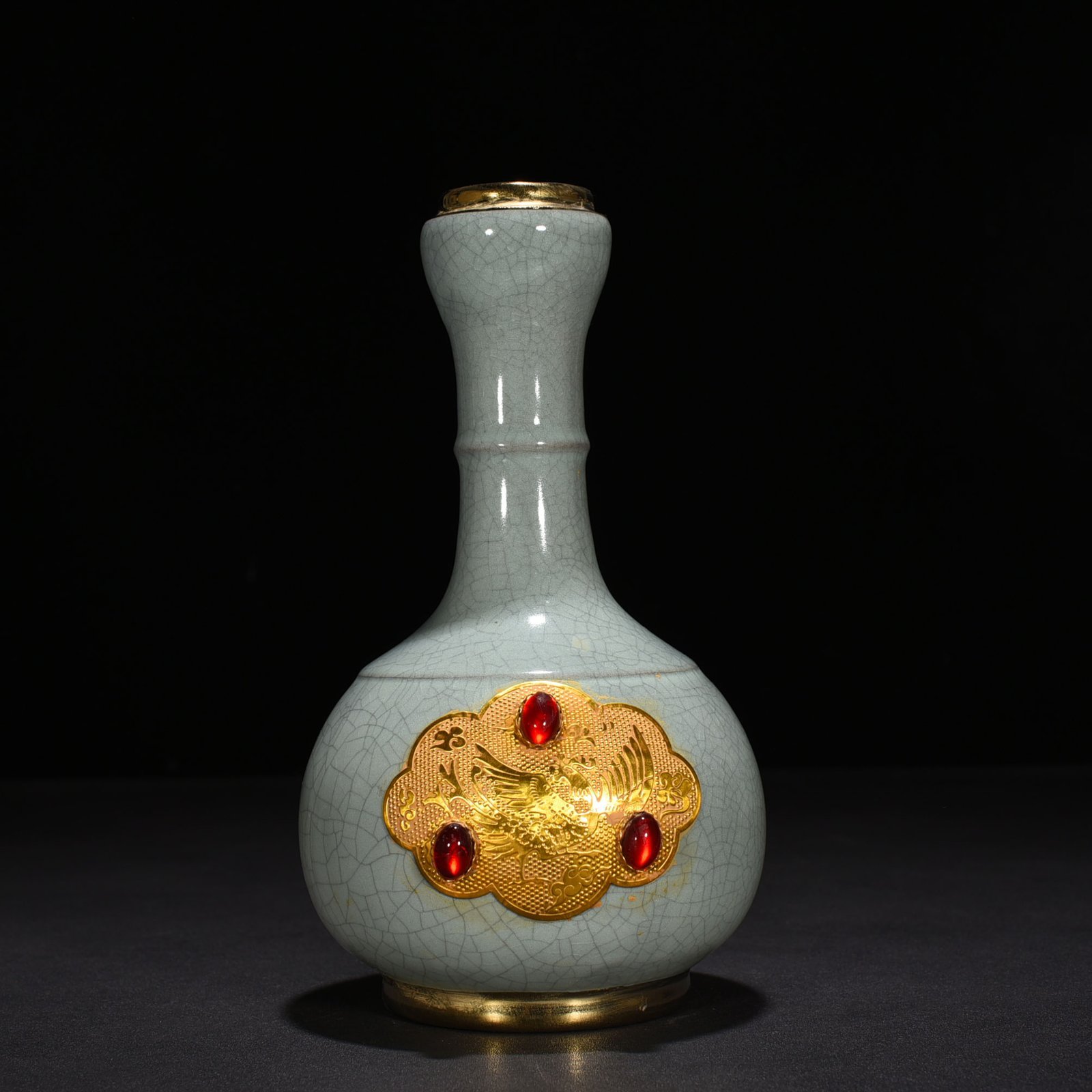 Song Dynasty Ru Kiln A garlic-shaped vase in the first year of Chongning